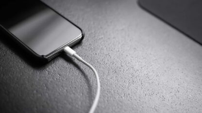 Is it better to fast charge or slow charge my smartphone?